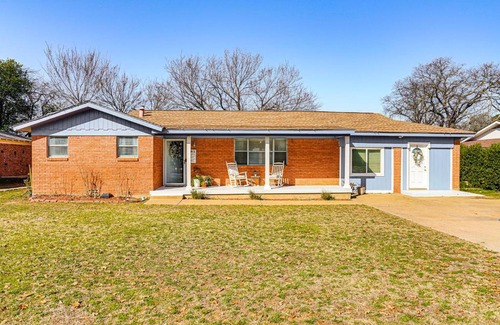 Hurst House | Patio and Fenced Yard Newly Renovated Hurst Home!