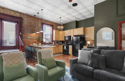 Great Falls Apartment | Patio/Fire Pit | Downtown | Parking | King Bed