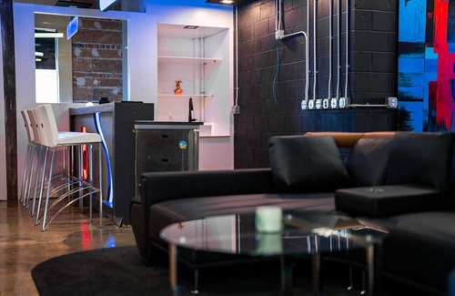 Sparta House | Patio & Grill | Pool Table | 100" TV | Workspaces