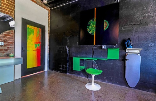 Sparta House | Patio & Grill | Pool Table | 100" TV | Workspaces