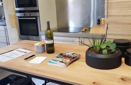 Capucins - Victoire Apartment | PATIO private. QUIET ground floor, in the CENTER of Bordeaux. Elegant decoration