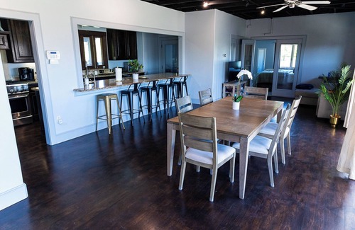 Fort Worth Condo | Patio Roof-top with downtown-views & chefs kitchen
