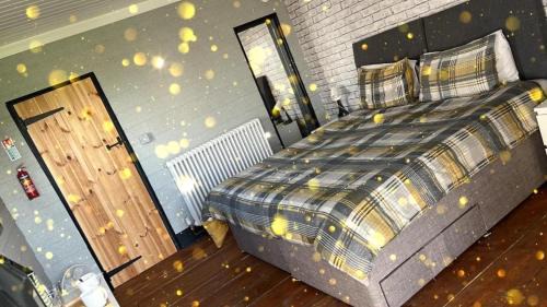 Paulton House | Paulton - Sleeps 2 - PetFriendly - HotTub - Garden