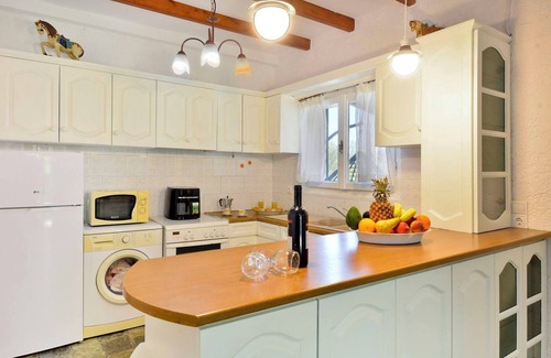 Chalikounas Villa | Pavlos Sofia Villa Chalikounas with Sea View, Garden, Terrace & Wi-Fi