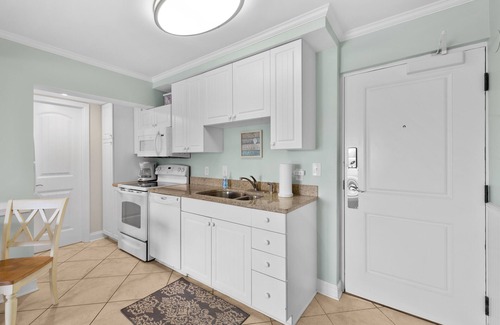 North Litchfield Beach Condo | Pawleys Poolside at Litchfield Resort
