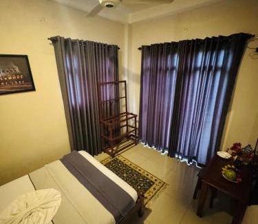 Harispattuwa Hotel | Pawra wood inn