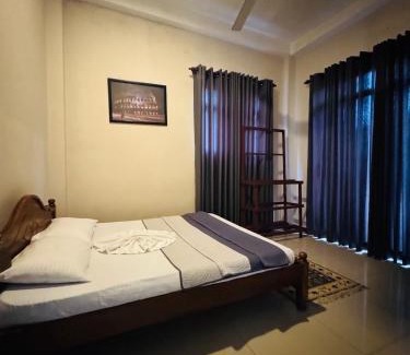 Harispattuwa Hotel | Pawra wood inn