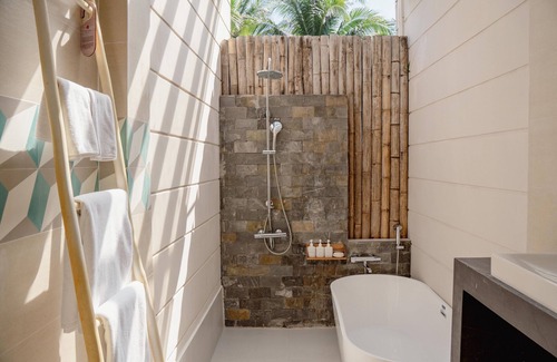 Ninh Hoa Hotel | Pax Ana Doc Let Resort & Spa