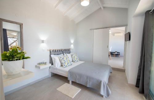 Kourteika Apartment | Paxos Couple House by Konnect