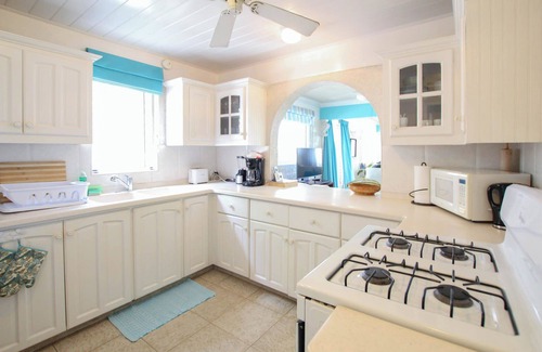 Old Trees Bay House | Paynes Bay Paradise – Bora Bora Beachfront Getaway