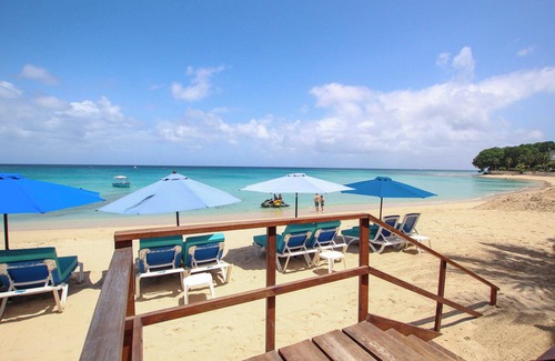 Old Trees Bay House | Paynes Bay Paradise – Bora Bora Beachfront Getaway