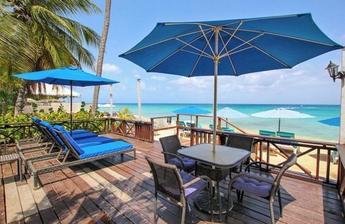 Old Trees Bay House | Paynes Bay Paradise – Bora Bora Beachfront Getaway
