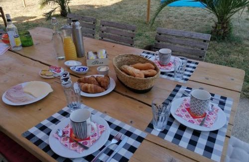 Montalembert House | Pays de Joie - Gite La Guitare