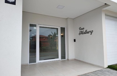 Meia Praia Apartment | Pe na areia - 50m praia - 2 km aeroporto Navegantes -11 km Beto Carrero - 19 km de Balneario Camburiu SC