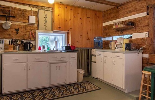 Chesley Cottage | Peabody Log Cabin - Three Bedroom Cottage, Sleeps 8