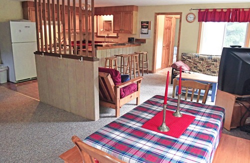 Groton House | Peace and Quiet in the Mountains! Sleeps 8! Pets OK
