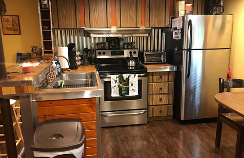 Uhrichsville House | Peace and tranquilty await you at The Buck Shack