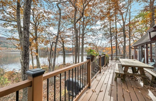 Moultonborough House | Peace awaits you on Wakondah Pond