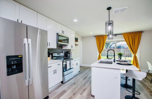 The Colony House | Peace Cottage - A Cozy & Modern 3-bedroom house designed with love.