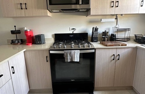 Discovery Bay House | Peace Of Mind Vacay Rentals:/w/OceanView+BeachAccess
