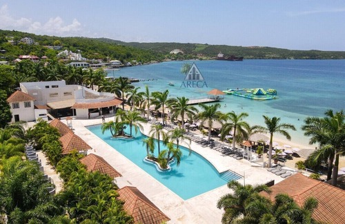 Discovery Bay House | Peace Of Mind Vacay Rentals:/w/OceanView+BeachAccess