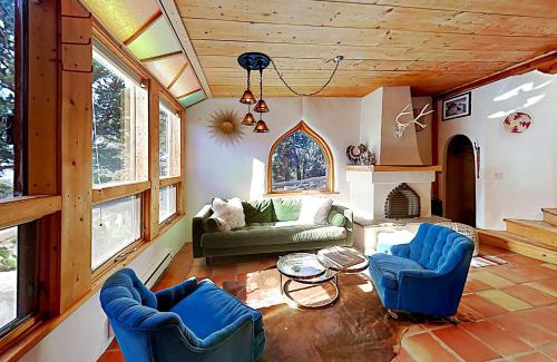 Valdez House | Peace & Pizza