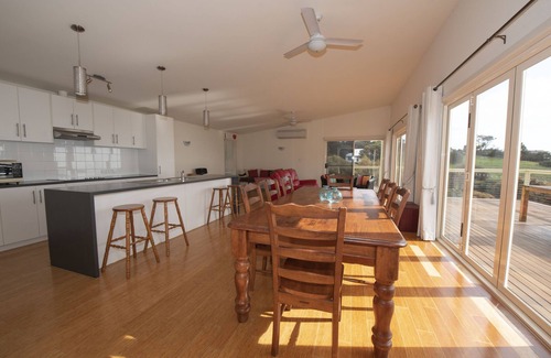 Penneshaw House | Peace, serenity & sea views - dolphins, wallabies & coastal walks
