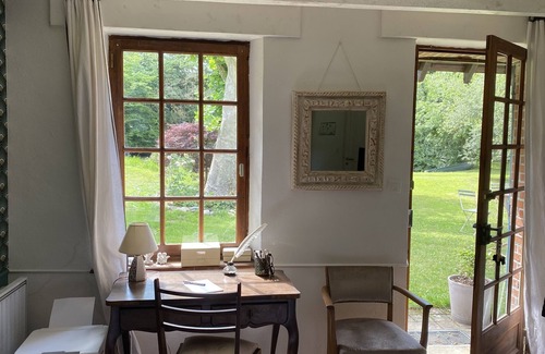 Beauchamps-sur-Huillard House | Peaceful & warm cottage overlooking a pond