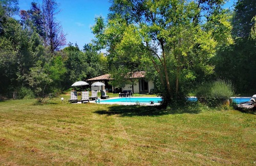 Bergerac Cottage | Peaceful 1 bed gite in the countryside outside historic Bergerac with WiFi