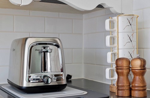 Bay View Apartment | Peaceful 1 Bedroom in Bayview!