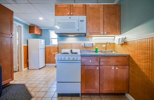 Block Island Condo | Peaceful 1BR Condo in Island Manor Resort