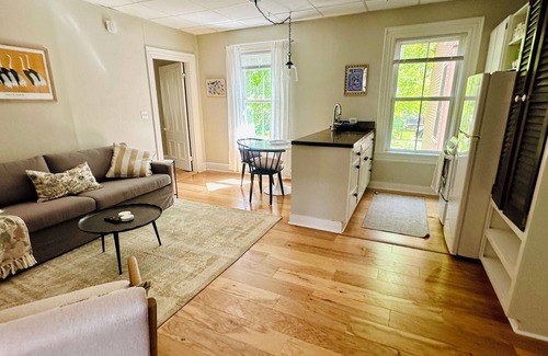 Shelburne Apartment | Peaceful 1BR ground floor with garden view - Simple, Stylish, Shelburne