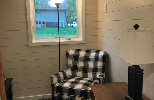 Crow Wing Lake Cabin | Peaceful 2-bedroom cabin with WiFi, AC, at the lake with privacy
