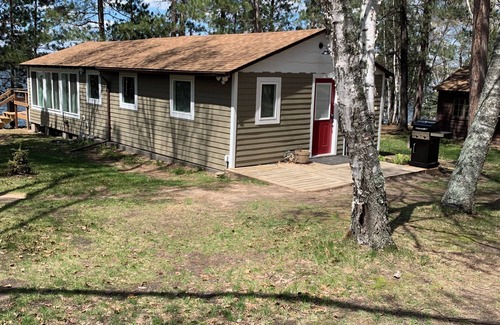 Crow Wing Lake Cabin | Peaceful 2-bedroom cabin with WiFi, AC, at the lake with privacy