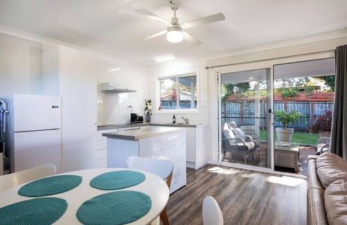 Coffs Harbour Cottage | Peaceful 2BR cottage in heart of Coffs. Family friendly spacious patio and yard.