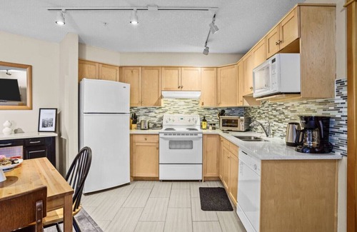 Cougar Creek Apartment | Peaceful 2BR for 8 w/Balcony, BBQ & Gym!