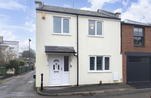 Montpellier House | Peaceful 3-Bed Home in Tivoli