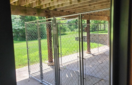 Afton House | Peaceful 3 bedroom 3 bath country home on 12 acres in Rockton, IL. Pet friendly