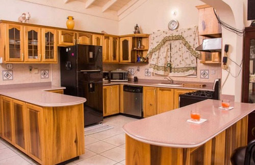 Tower Isle House | Peaceful 3 Bedroom Home 1 Min Away From The Beach