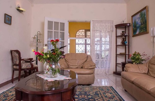 Tower Isle House | Peaceful 3 Bedroom Home 1 Min Away From The Beach