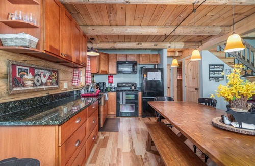 Townshend House | Peaceful 3-BR Cabin 40-Min to Stratton