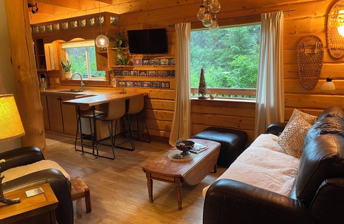 Girdwood Ski Chalet | Peaceful 3 Story Log Cabin Chalet w/Hot Tub