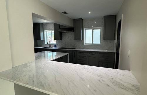 North Corals House | Peaceful 4 Bedroom Getaway: 8 min from the beach