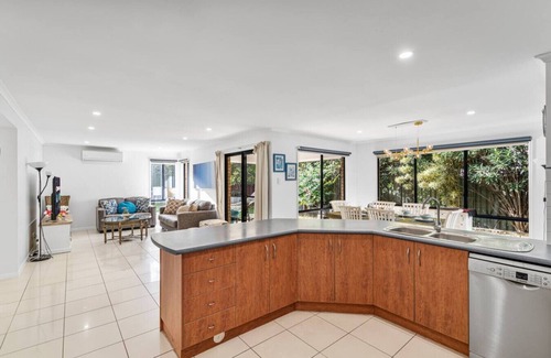 Forest Lake House | Peaceful 4BR Retreat in Leafy Forest Lake Setting