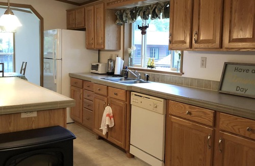 Lake Luzerne-Hadley House | Peaceful Adirondack waterfront