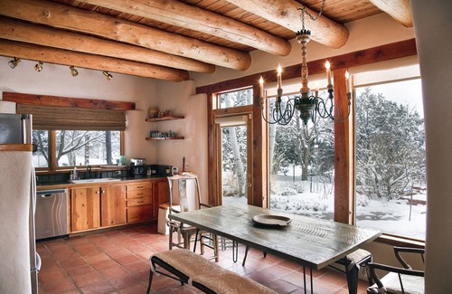 Valdez House | Peaceful Adobe home between Taos/TSV- Mountain Views, Hot Tub, Summer Garden