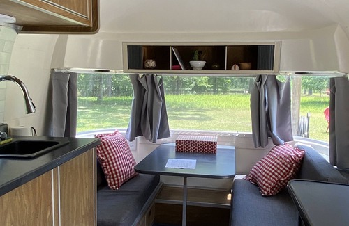 Fairhope House | Peaceful Airstream Fast WiFi Low Pet Fee FirePit Star Gazing Convenient