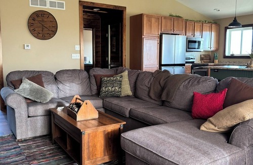 Williamsburg House | Peaceful and Cozy Country Retreat w/views