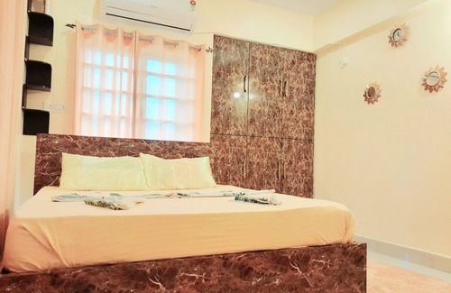 Kolkata Bed & Breakfast | Peaceful and elegant Room in an apartment