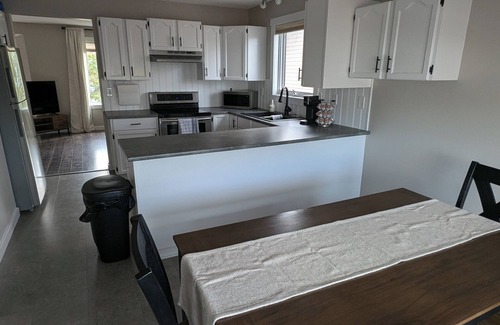Red Deer House | Peaceful and Inviting 4 Bedroom Bilevel House